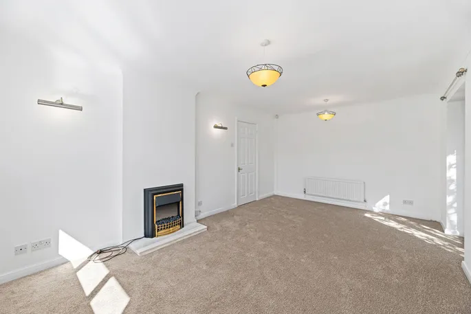 Property carousel image 3