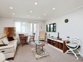 Furzehill Road, Borehamwood thumb 3