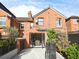 Chase Road, Brentwood thumb 3