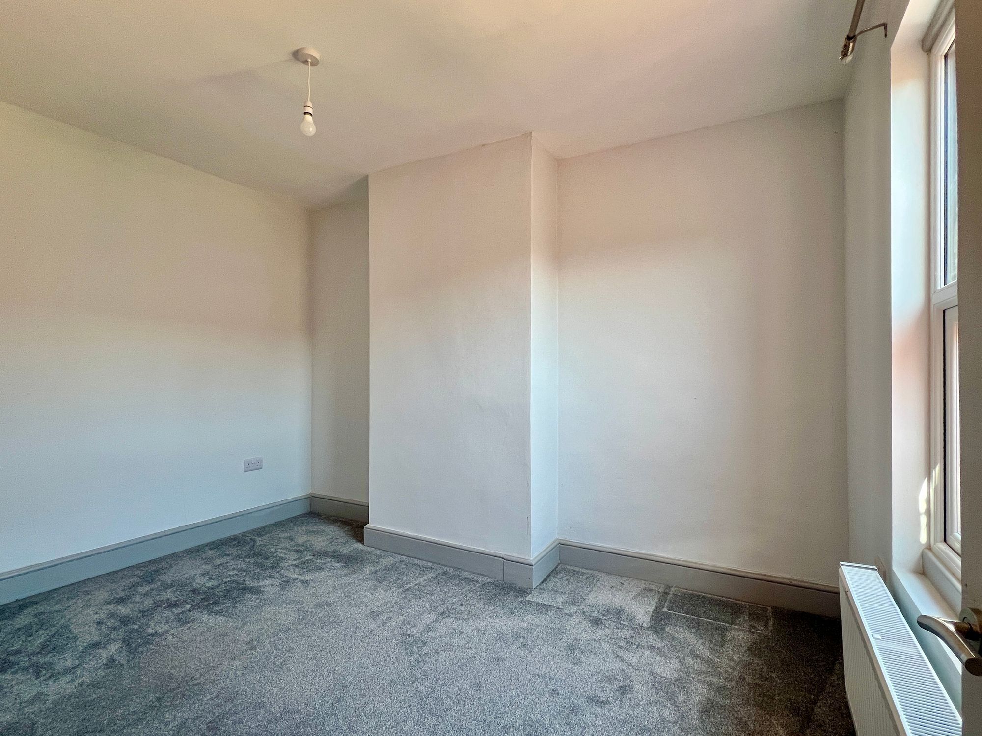 Eastbourne Gate, Taunton - NO onward chain! Image 10