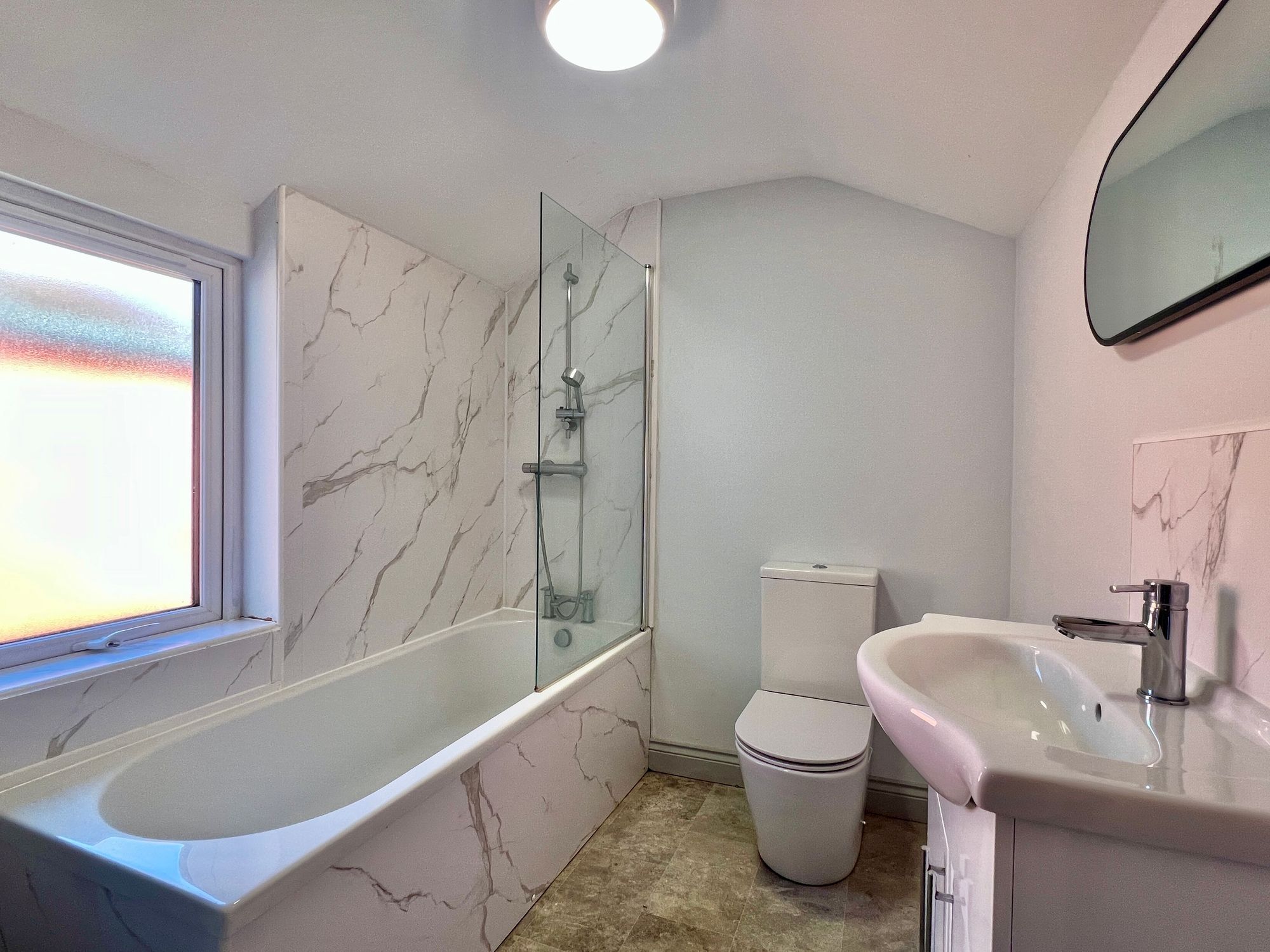 Eastbourne Gate, Taunton - NO onward chain! Image 11