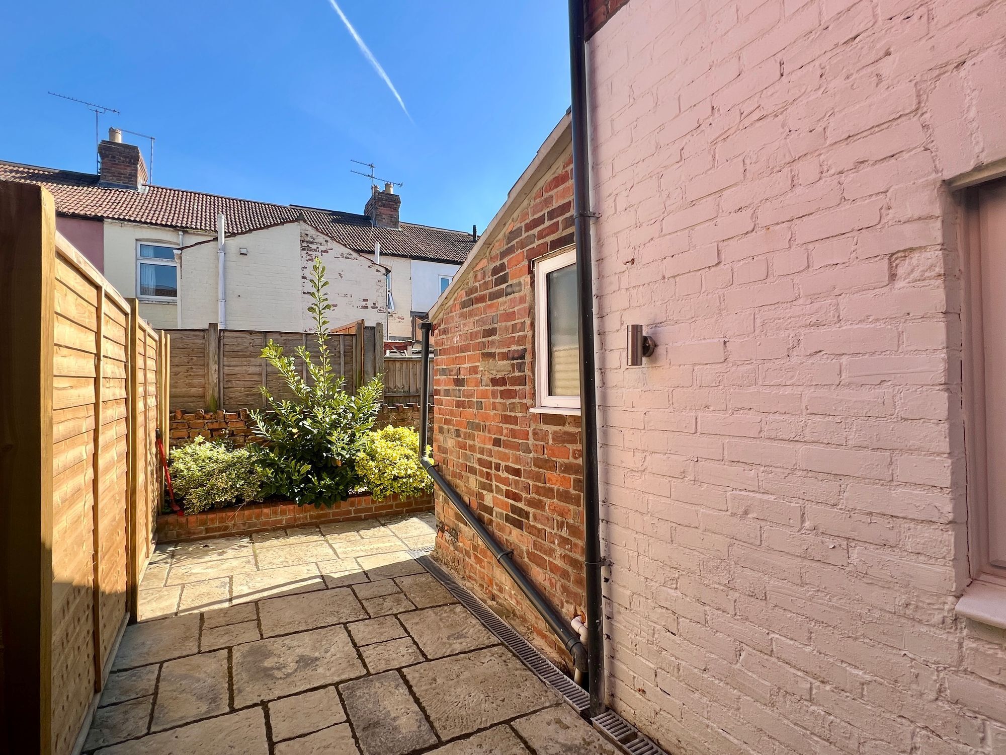 Eastbourne Gate, Taunton - NO onward chain! Image 13