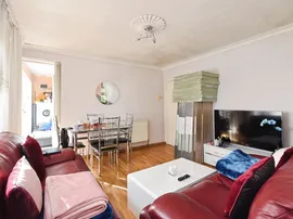 Montgomery Crescent, Romford thumb 3