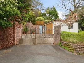Burgundy Road, Minehead thumb 3
