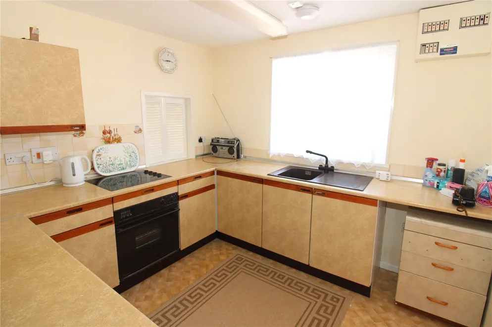 Property carousel item 6