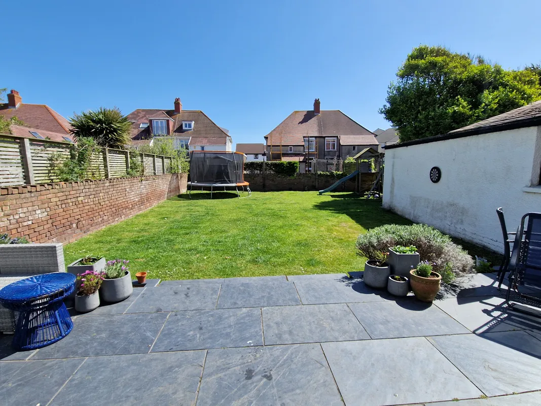 LOUGHER GARDENS, PORTHCAWL, CF36 3BJ