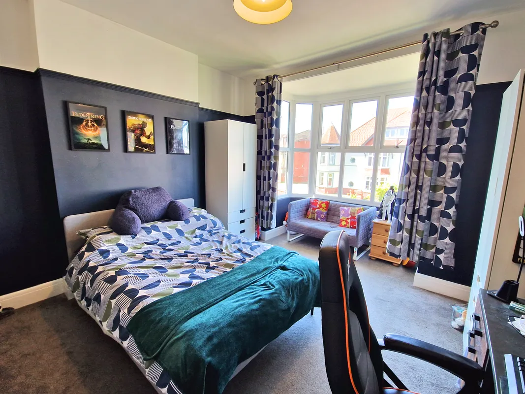 LOUGHER GARDENS, PORTHCAWL, CF36 3BJ