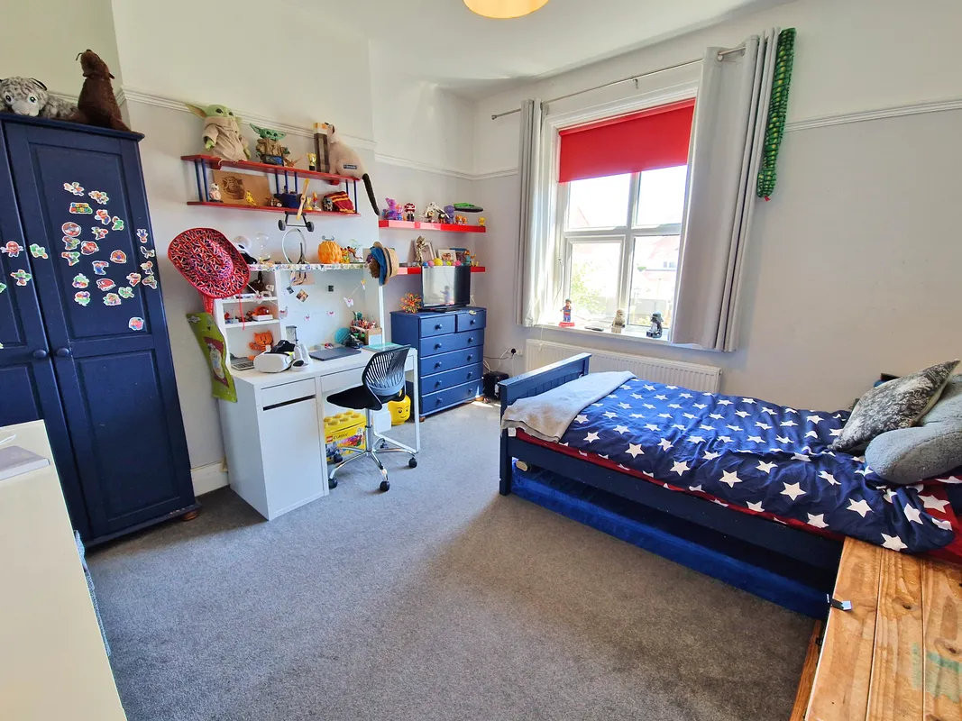 LOUGHER GARDENS, PORTHCAWL, CF36 3BJ