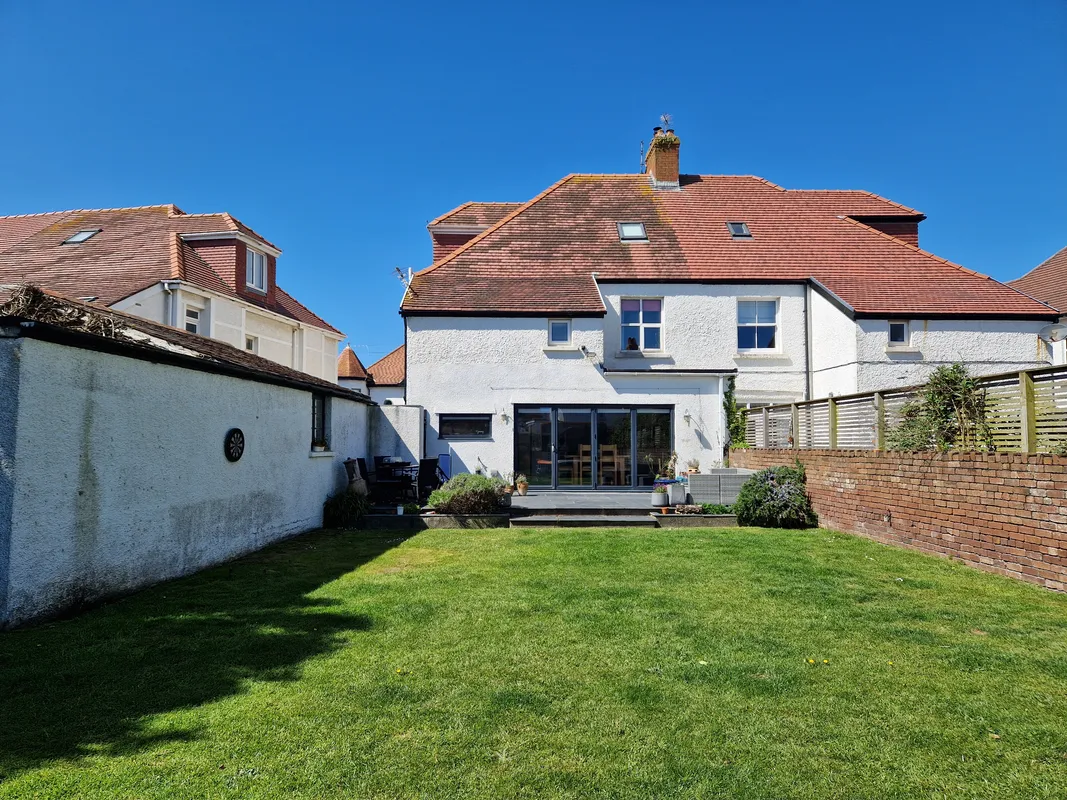 LOUGHER GARDENS, PORTHCAWL, CF36 3BJ