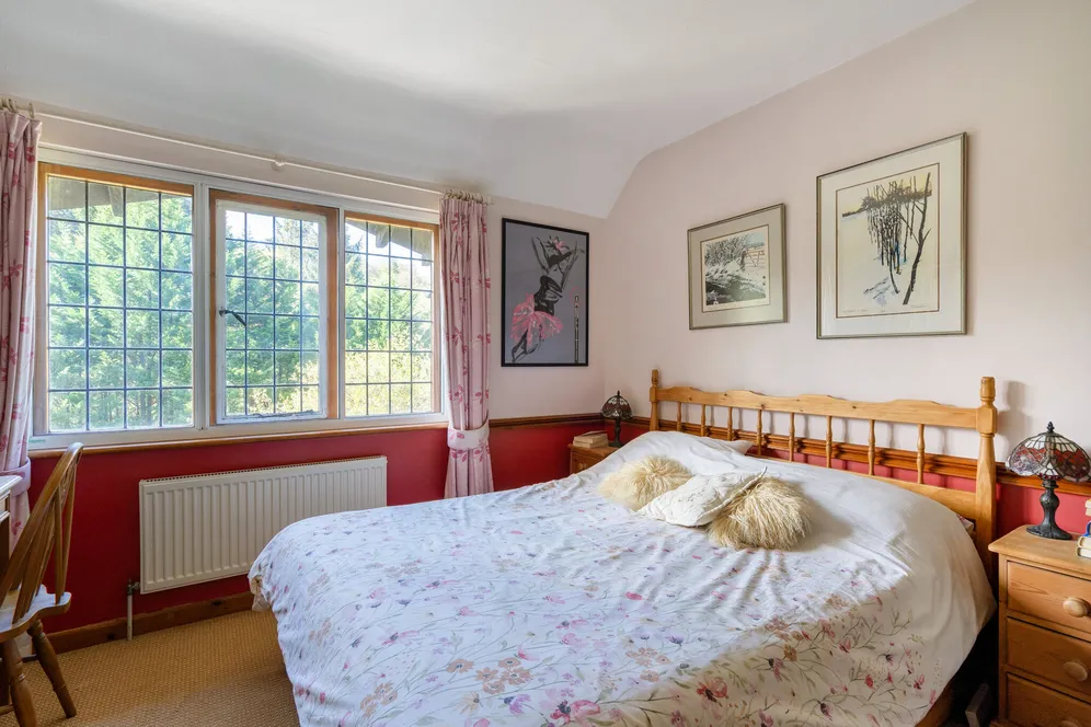 Chase Lane, Haslemere, GU27 photo 16