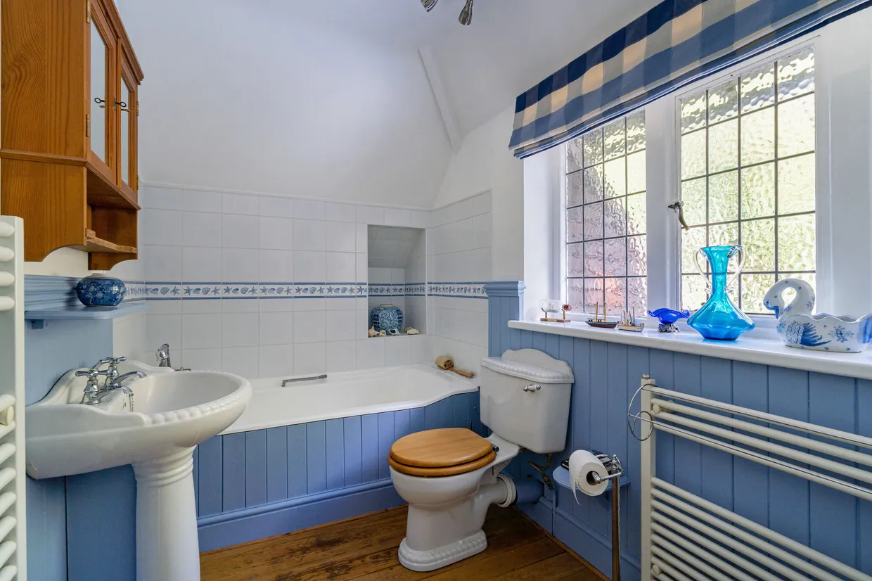 Chase Lane, Haslemere, GU27 photo 17
