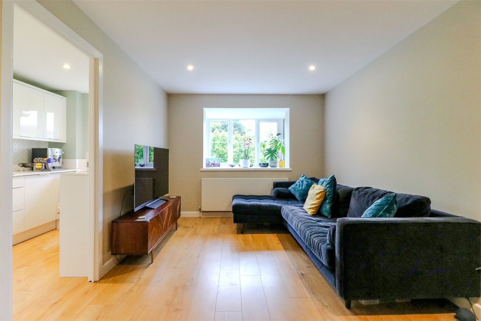 Gladbeck Way, Enfield, Middlesex, EN2 Image 8