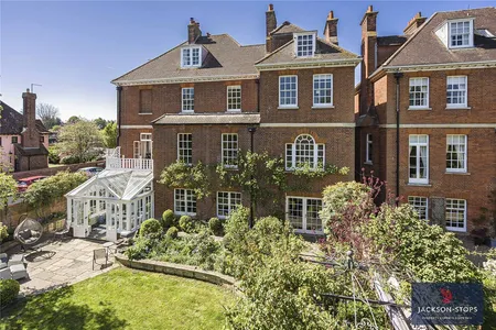 The Avenue, Newmarket, CB8