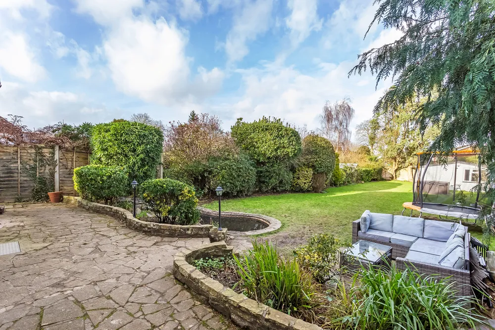 Court Avenue, Coulsdon, CR5