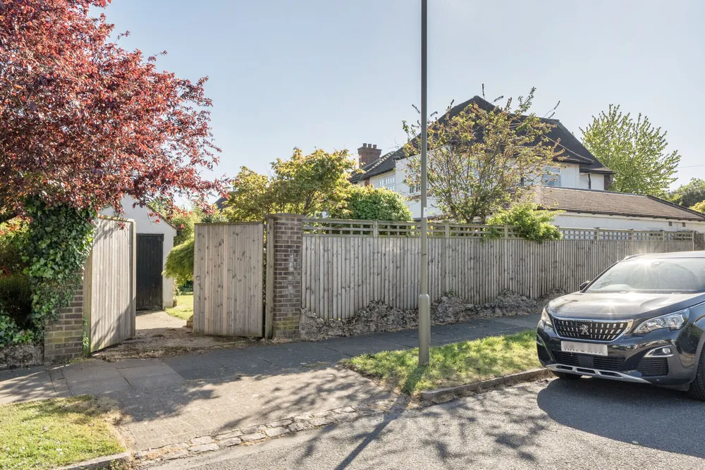 Myddelton Park, Whetstone, N20