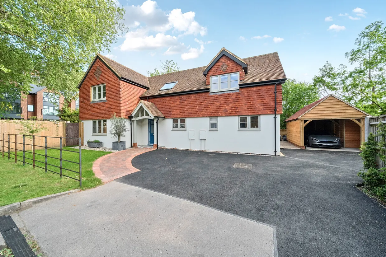Newstead Close, Godalming, GU7 photo 1