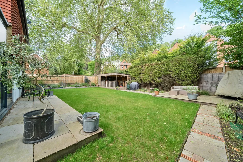 Newstead Close, Godalming, GU7 photo 4