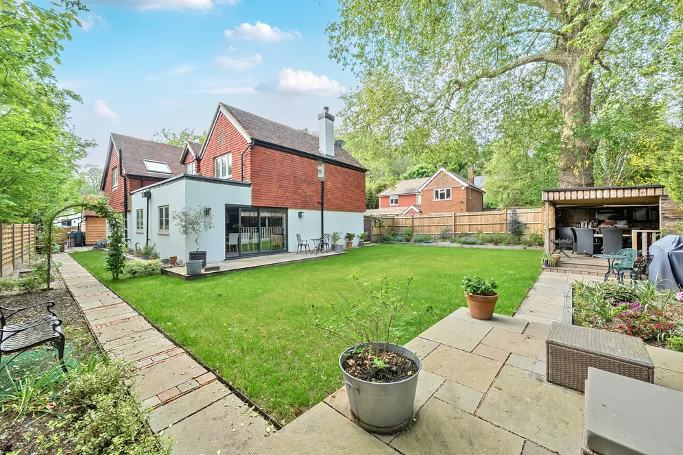Newstead Close, Godalming, GU7 photo 18