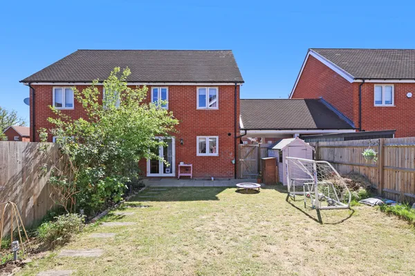 Rathbone Crescent, Horley, RH6