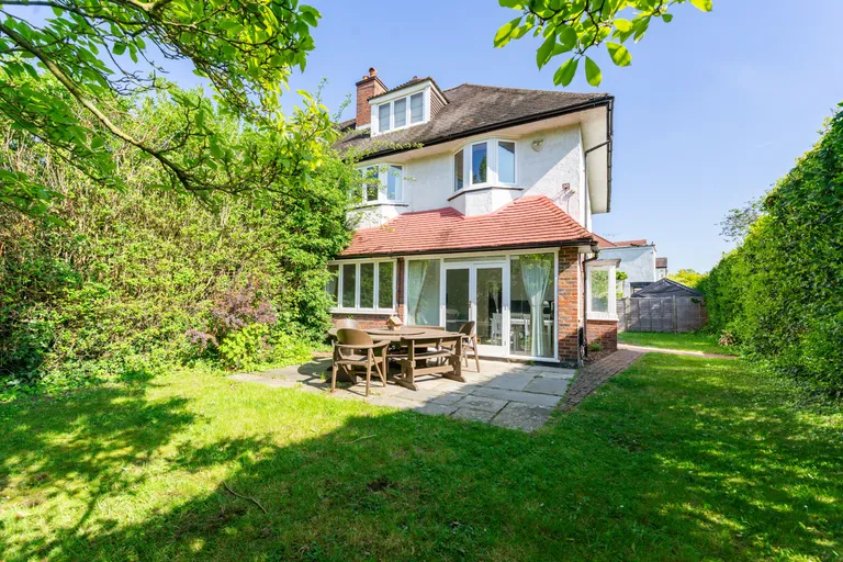 Chesterfield Road, London, W4