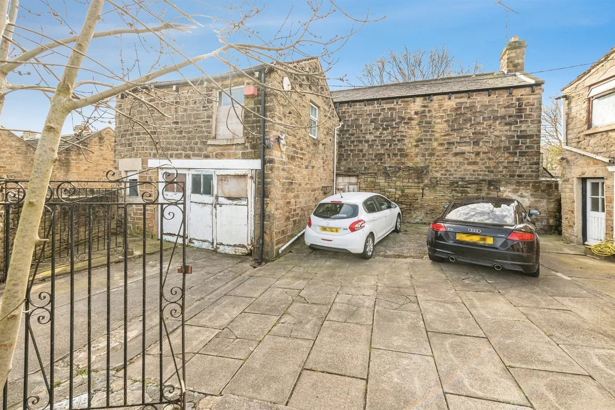 11a Combs Road, Dewsbury