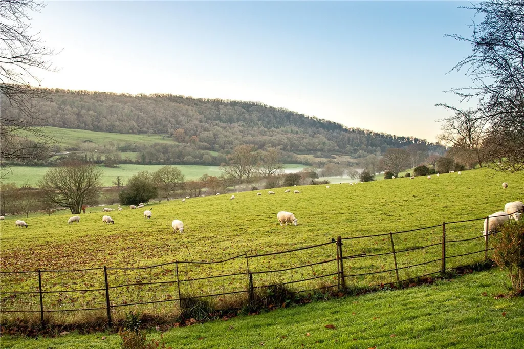3 Bedroom Flat For Sale: Warleigh Manor, Warleigh, Bath, Somerset, BA1