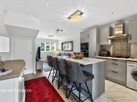 Morell Close, Barnet thumb 2