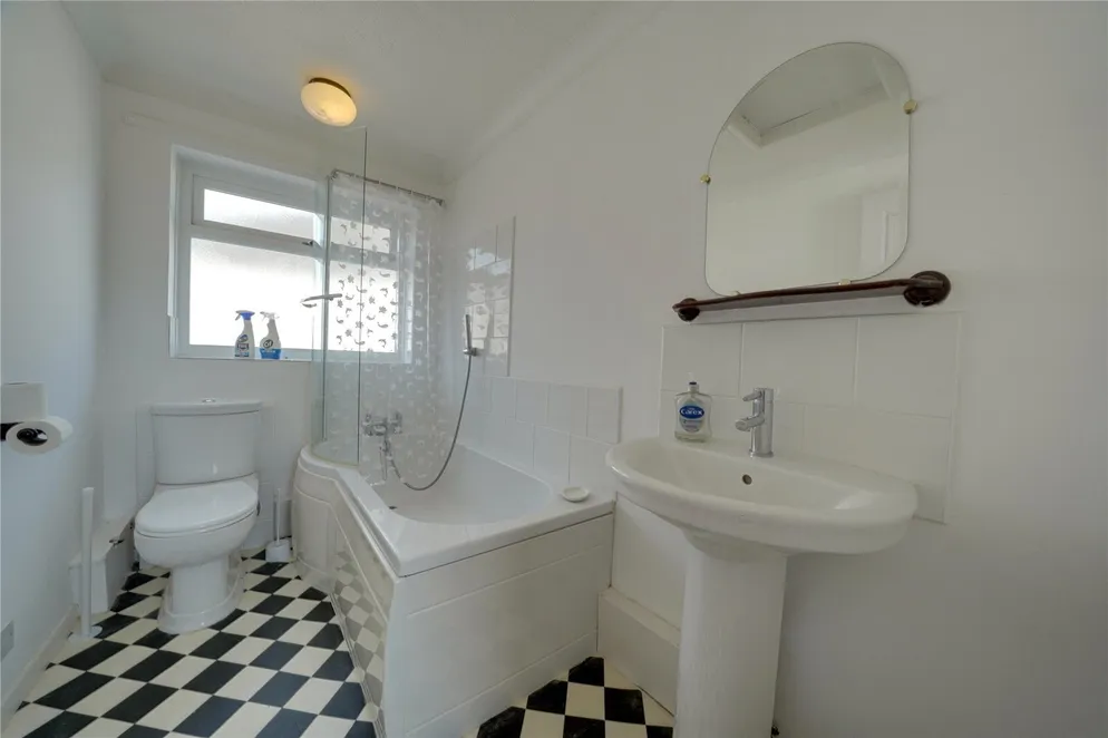 Property carousel item 6