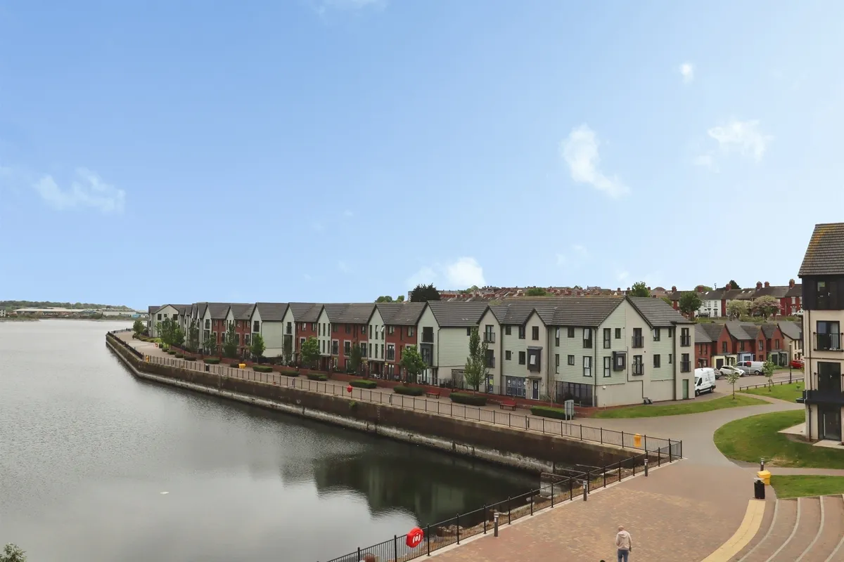 Neptune Road, Barry