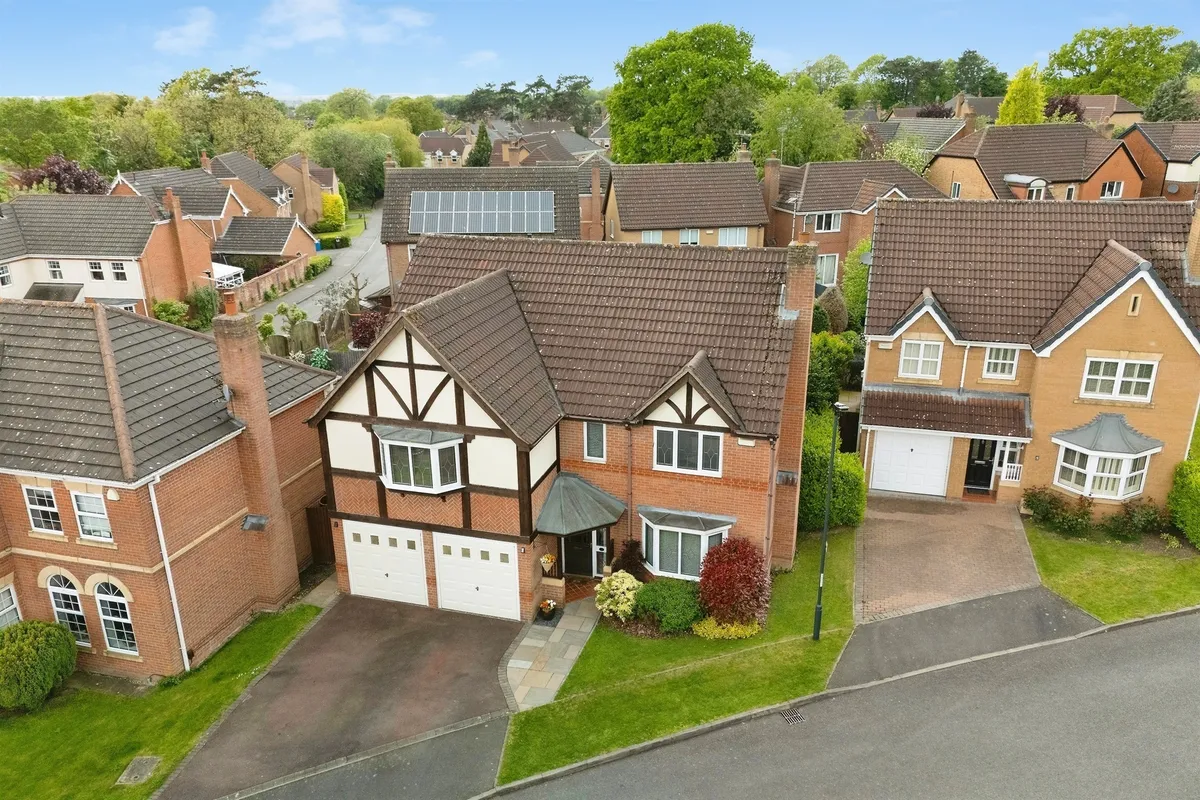 Cloisters Court, Oakwood, DERBY