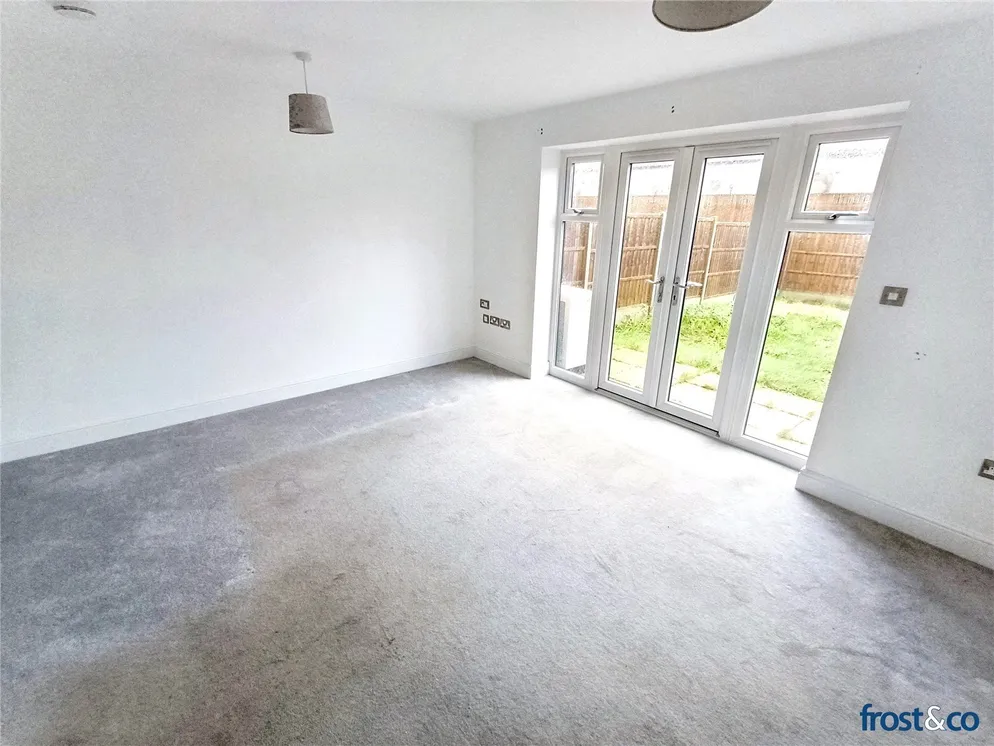 Property carousel item 4