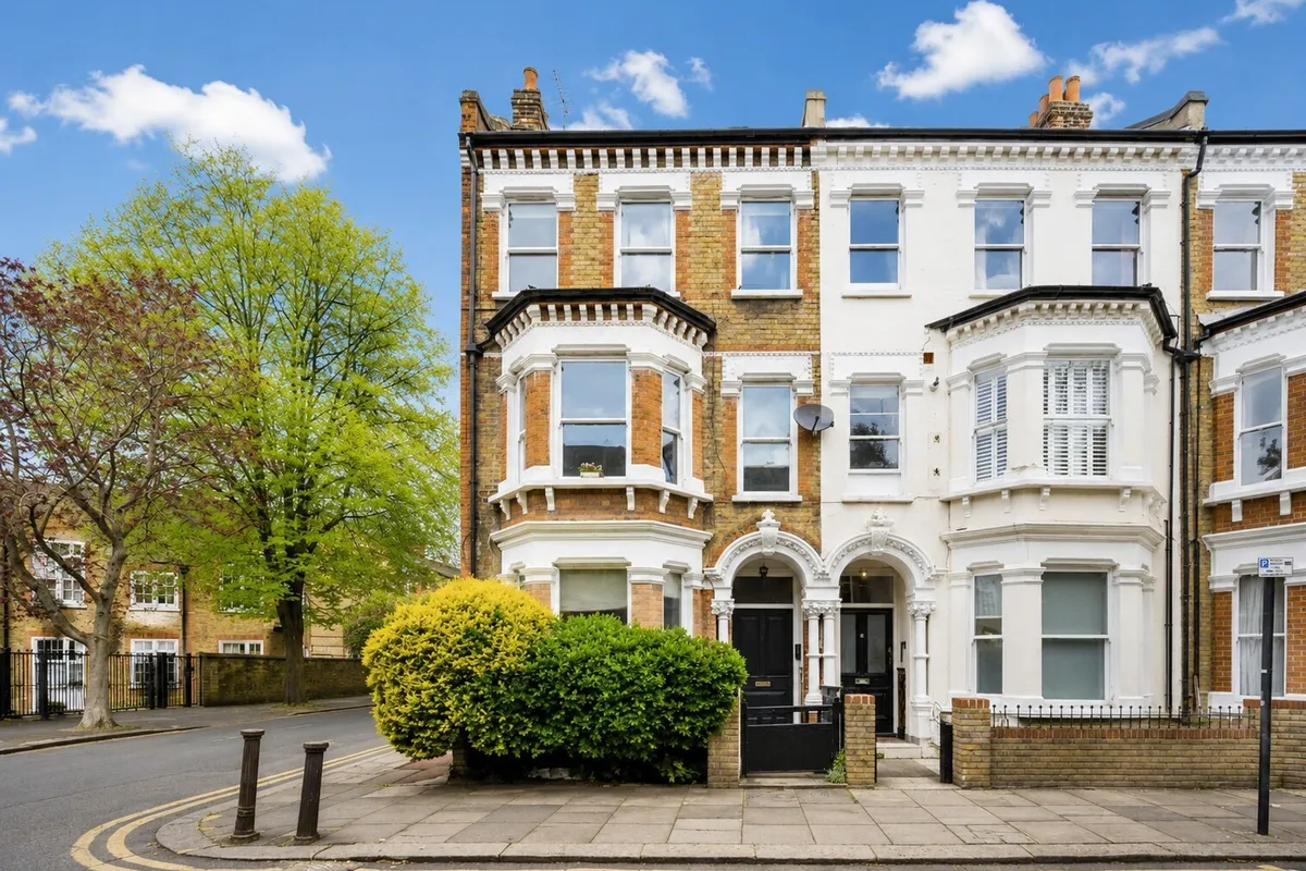 Tremadoc Road, London