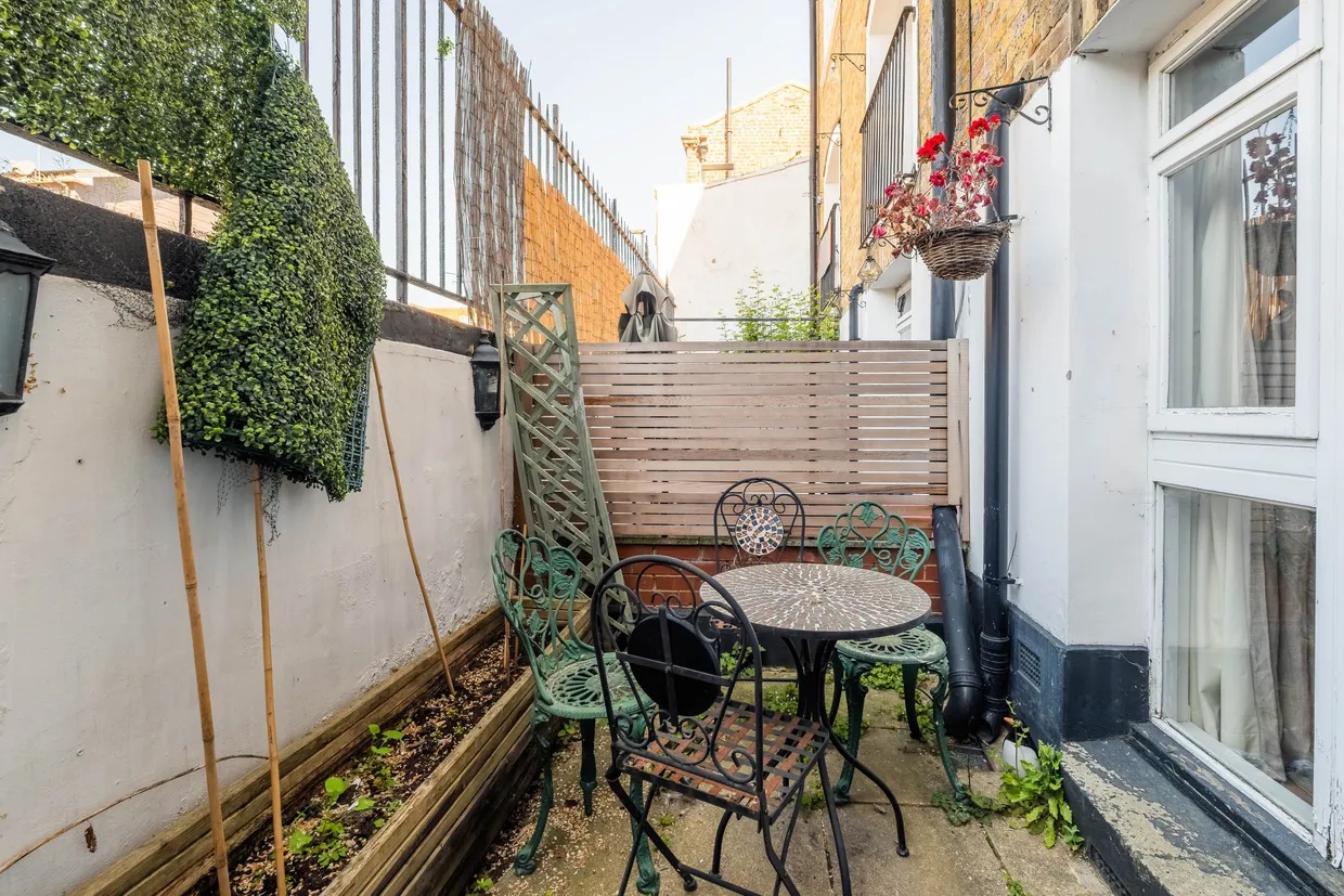 Davey Close, London, N7 photo 21