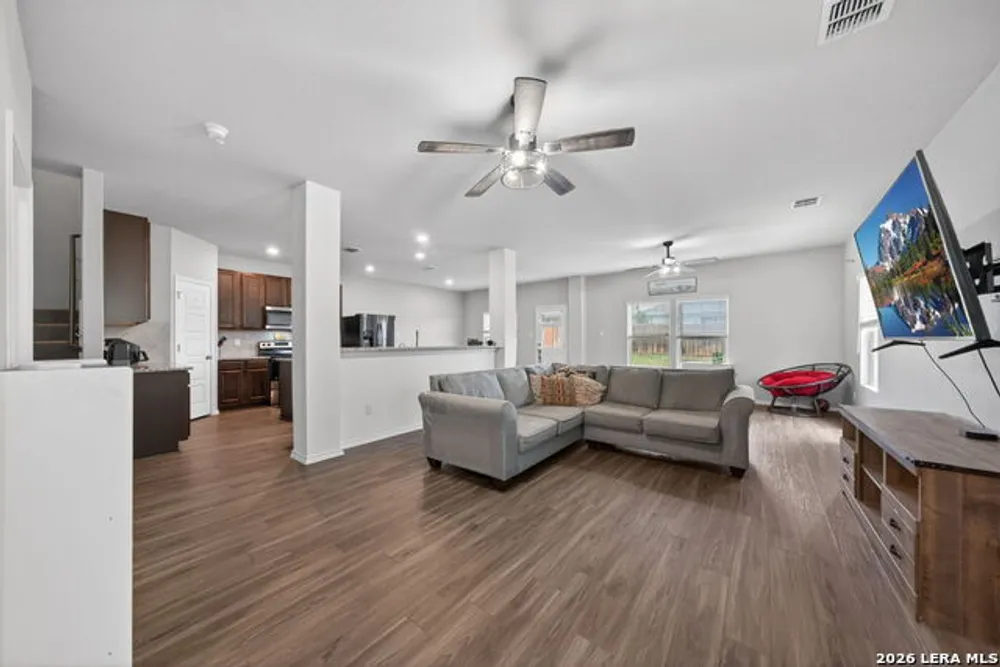 5910 Frisbee Path, Converse, TX 78109
