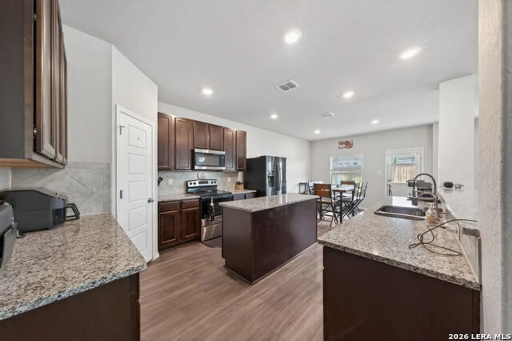 5910 Frisbee Path, Converse, TX 78109