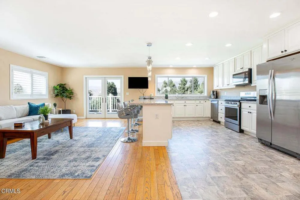 10272 Willow Springs Ln, Sunland, CA 91040