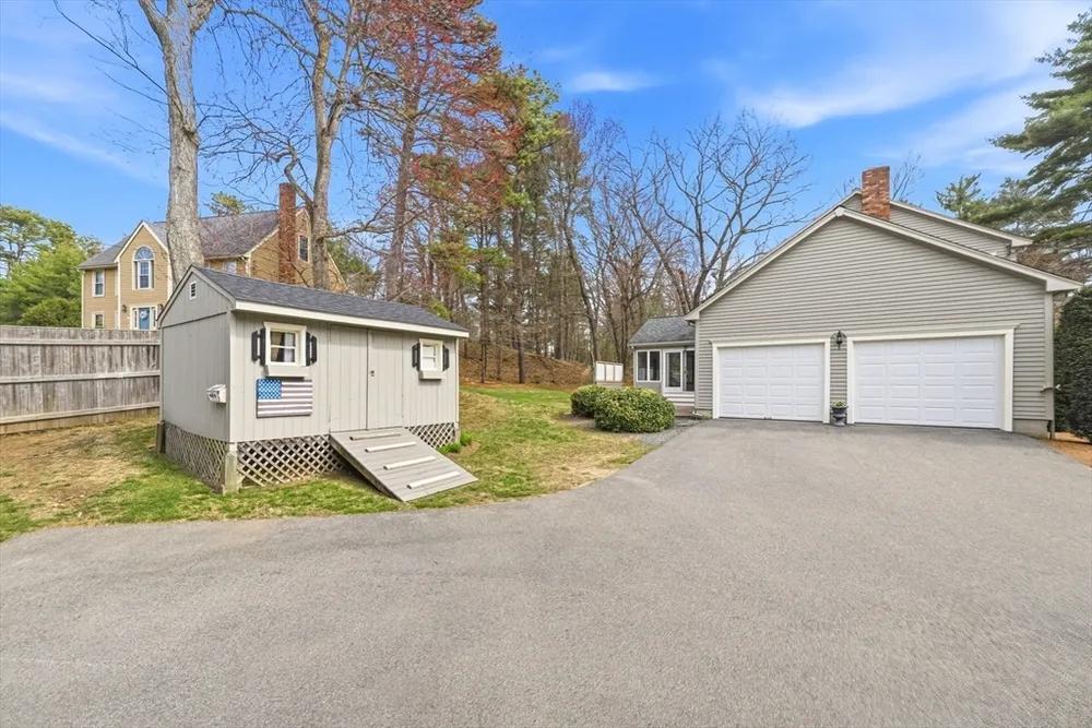26 Longfellow Dr, Franklin, MA 02038
