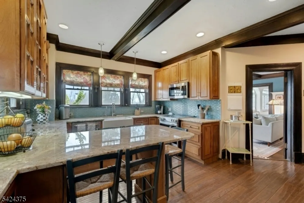 18 Ball Rd, Mountain Lakes, NJ 07046