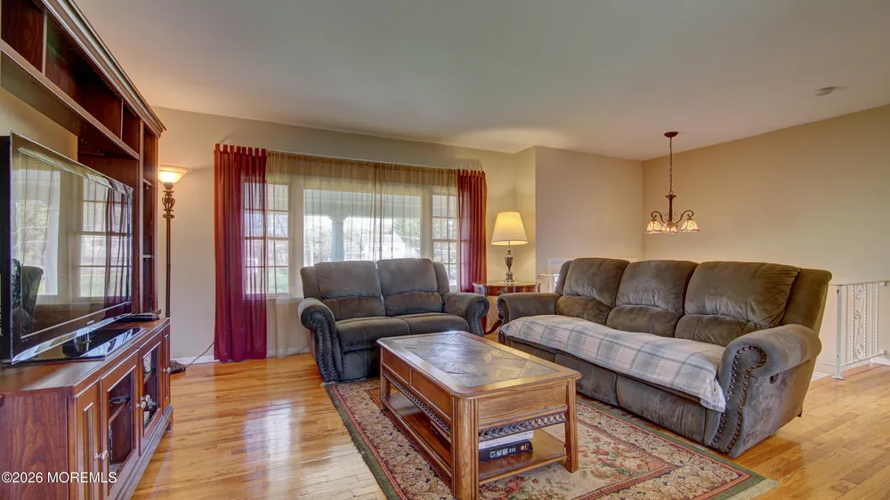 11 Sheffield Dr, Manalapan, NJ 07726
