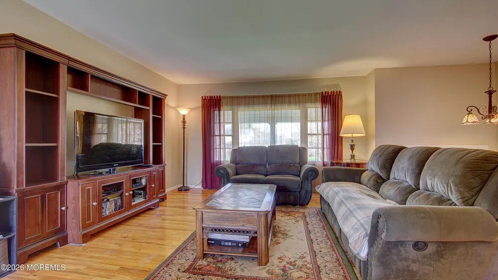 11 Sheffield Dr, Manalapan, NJ 07726