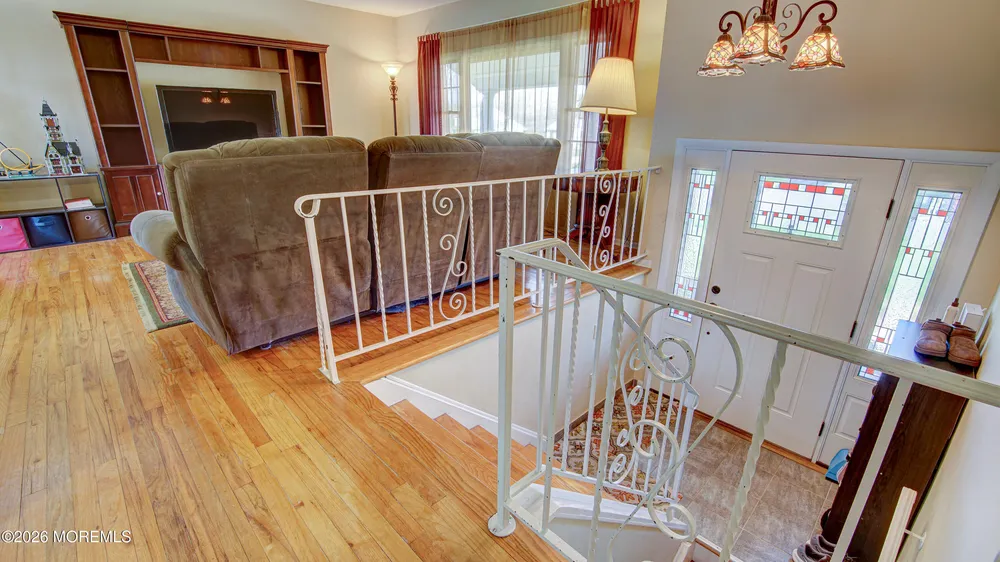 11 Sheffield Dr, Manalapan, NJ 07726