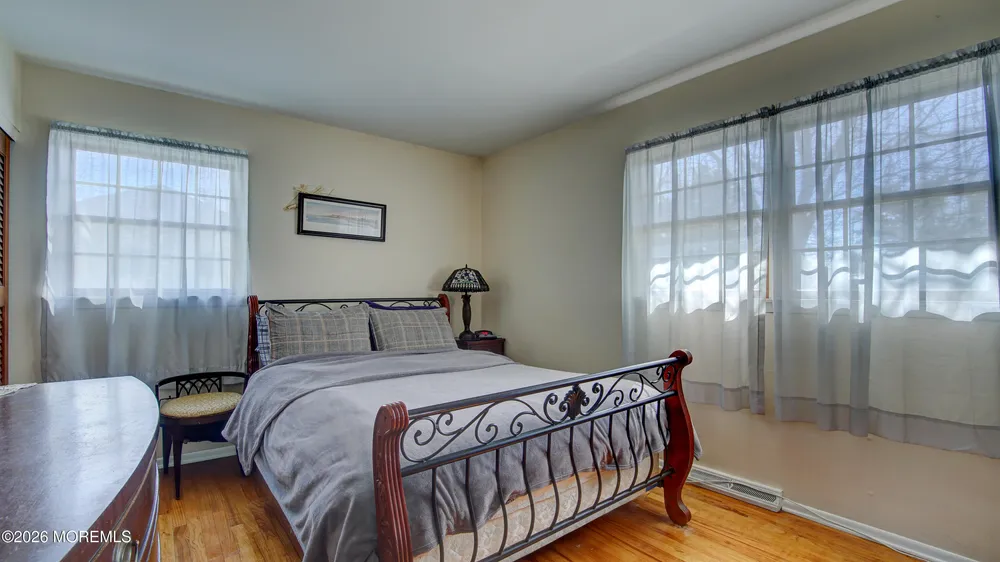 11 Sheffield Dr, Manalapan, NJ 07726