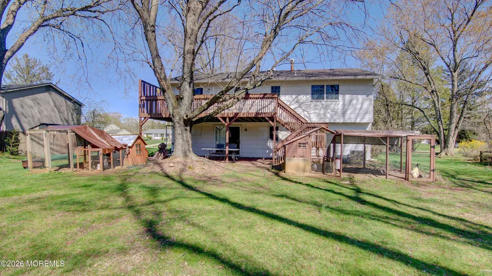 11 Sheffield Dr, Manalapan, NJ 07726