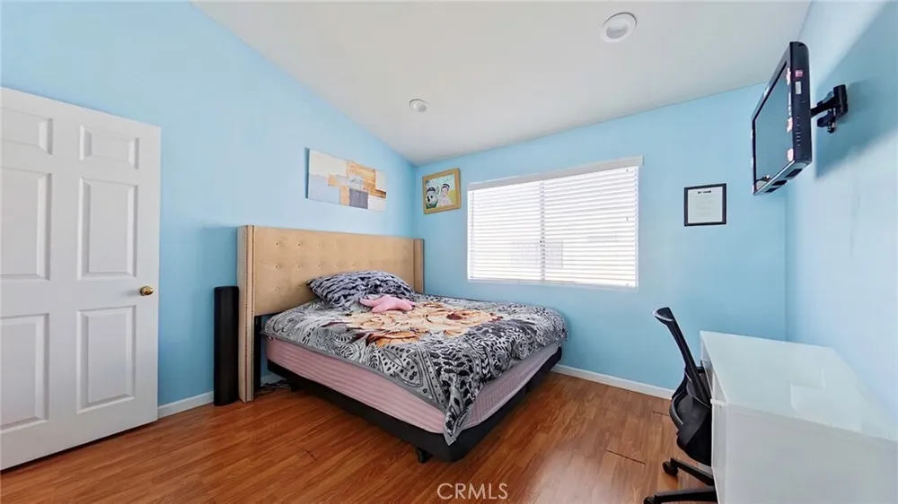 18347 Saticoy St, Reseda, CA 91335
