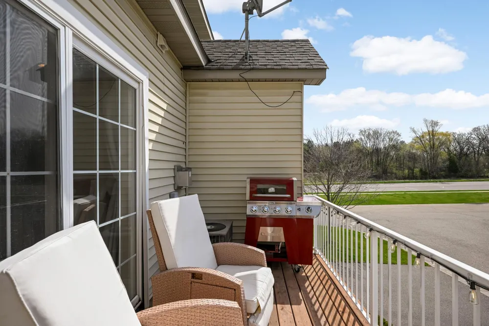 8173 Darcy Ln, Inver Grove Heights, MN 55076-3832