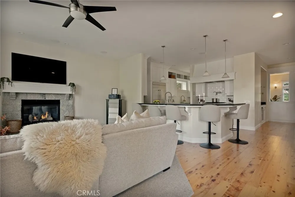 26385 Walnut Hills Dr, Lake Arrowhead, CA 92352