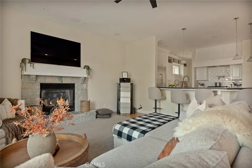26385 Walnut Hills Dr, Lake Arrowhead, CA 92352