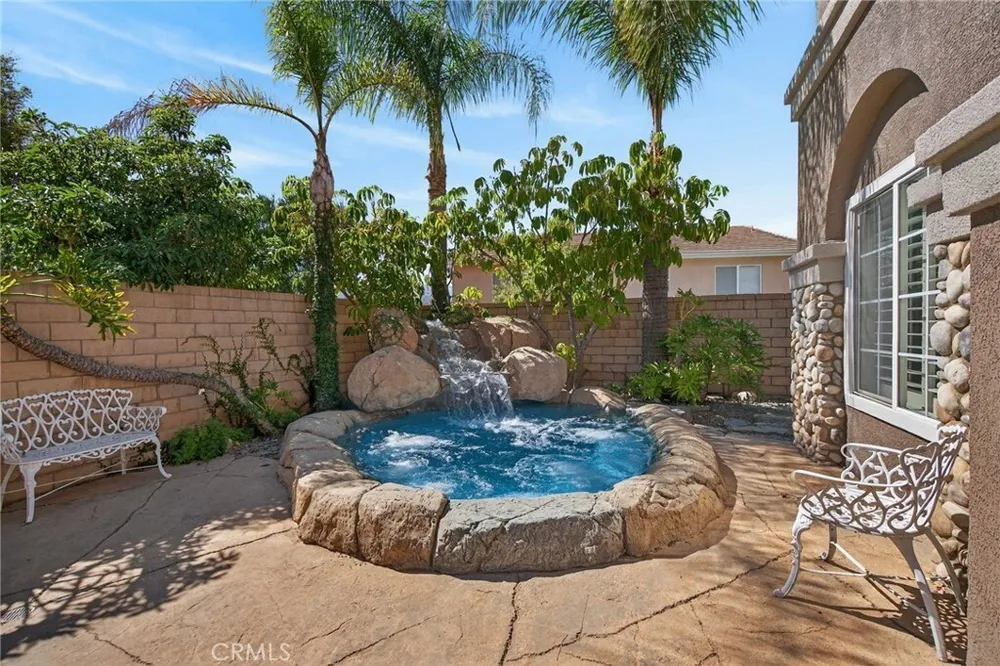 879 Derby St, Corona, CA 92882
