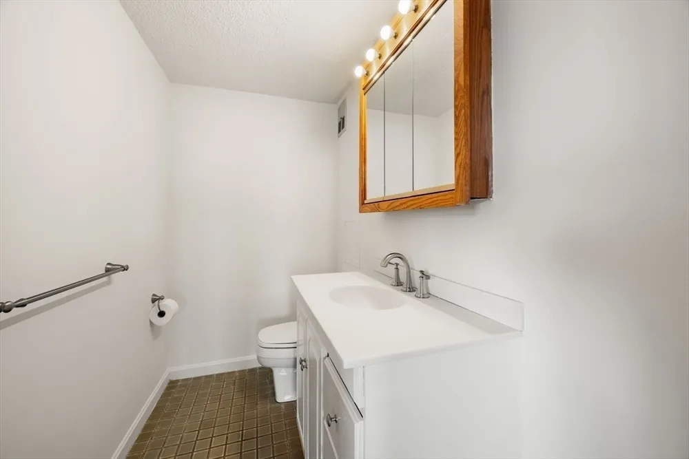 95 Nahant St, Lynn, MA 01902
