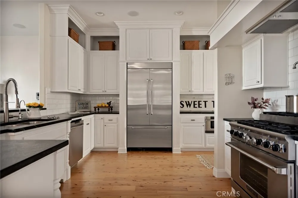 26385 Walnut Hills Dr, Lake Arrowhead, CA 92352